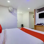 Hotel O Royal Regency Near Acropolis Mall