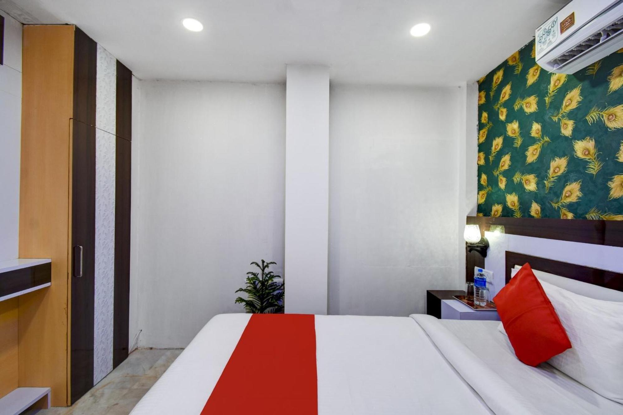 Hotel O Royal Regency Near Acropolis Mall