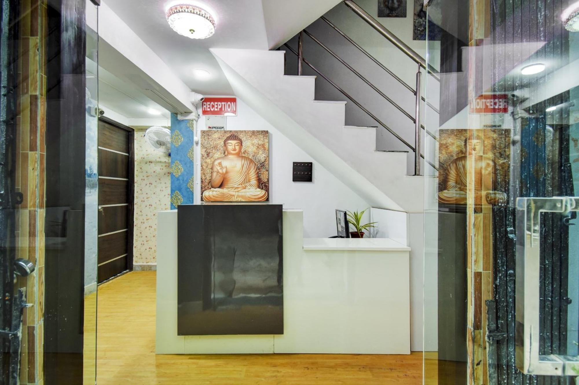 Hotel O Royal Regency Near Acropolis Mall