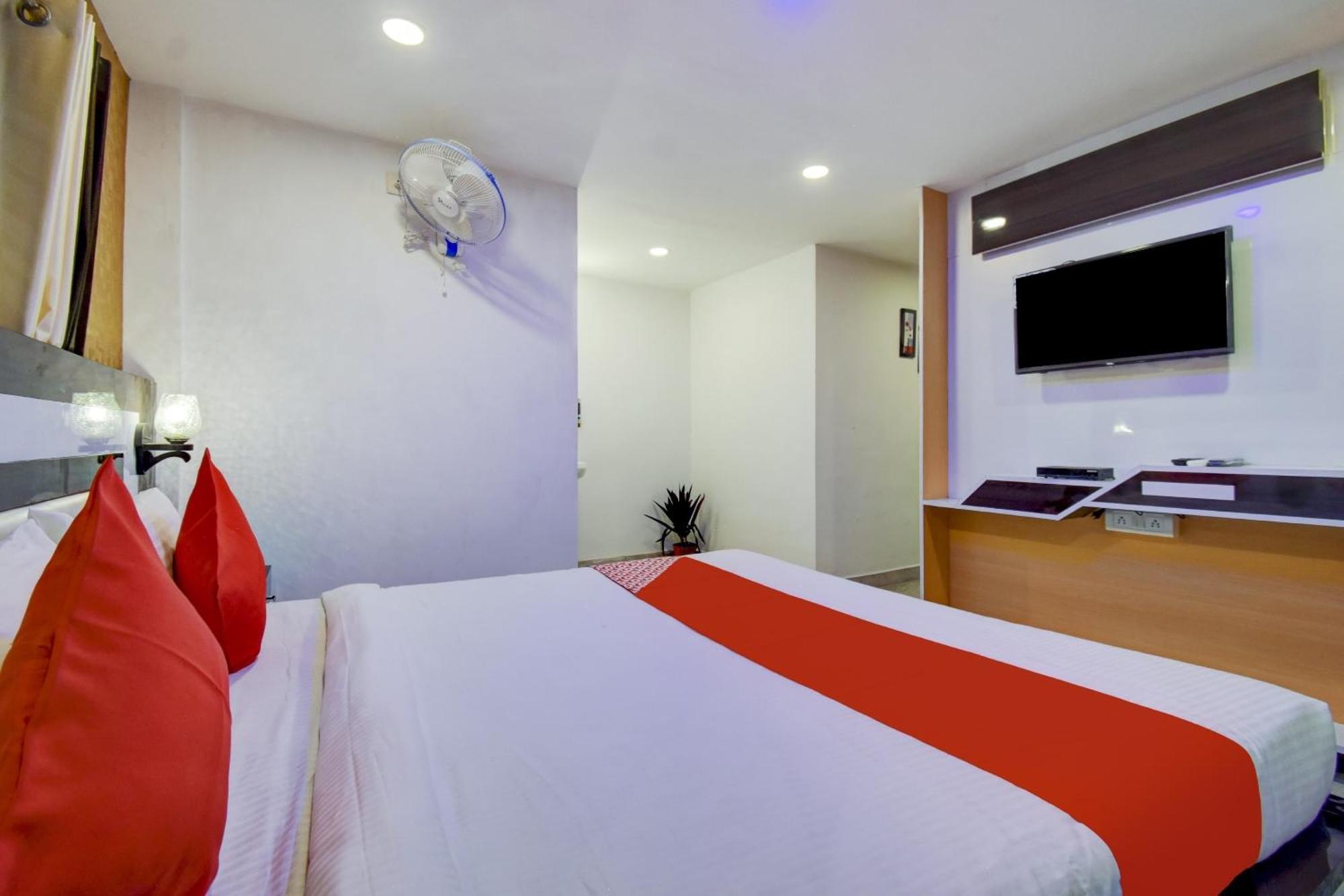 O Royal Regency Near Acropolis Mall 3*